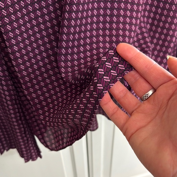 Banana Republic Purple Women's blouse with flared sleeves. Size M. - Picture 9 of 9